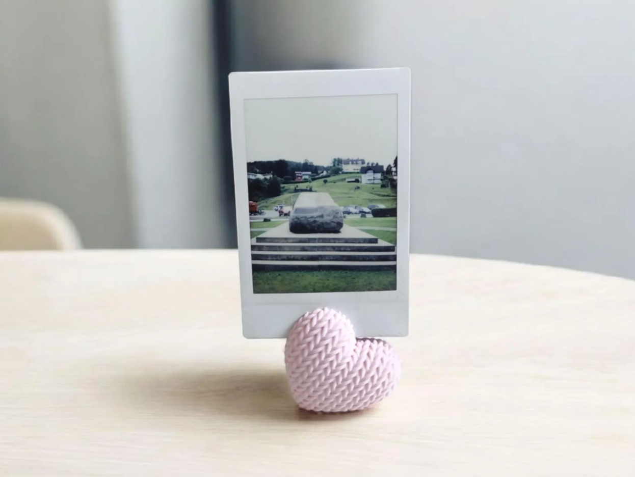 Knitted Heart photo stand